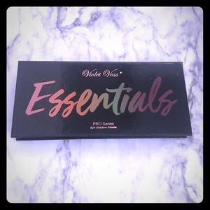 Violet Voss essentials pallet